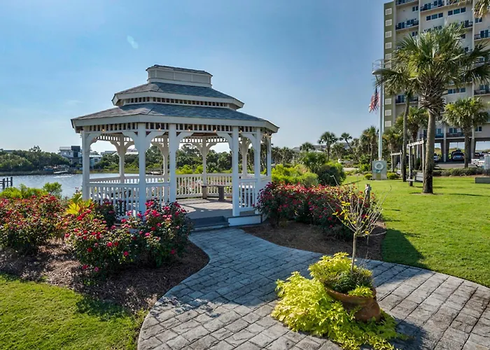 Holidays home Pinnacle Port Condos